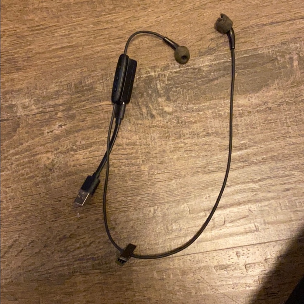 Wireless headphones with charger